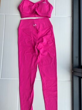 TLF High-Waist Athletic Leggings and sports bra  in Bright Fuchsia size small